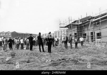 Lavoratori edili battenti picchetti sul sito di costruzione Brookside edilizia abitativa 6 settembre 1972. Union of Construction, Alleed Trades e Technicians i membri UCATT hanno picked cantieri a Shrewsbury e Telford che hanno portato alla causa di corte sono stati Ricky Tomlinson e Des Warren sono stati imprigionati per cospirazione. Le loro condanne sono state ribaltate dalla corte d'appello nel 2021. Foto Stock