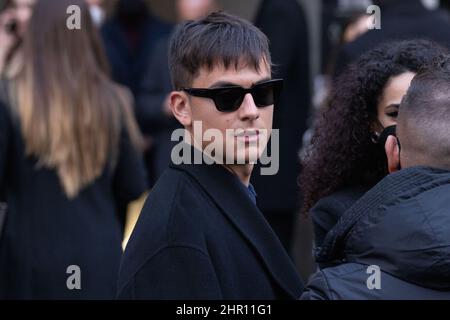 Paulo Dybala è presente alla sfilata Emporio Armani durante la settimana della Moda di Milano Autunno/Inverno 2022/2023 il 24 febbraio 2022 a Milano. Foto: Cinzia Camela. Foto Stock