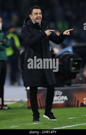 Napoli, Italia. 24th Feb 2022. Xavi Hernandez allenatore di Barcellona durante l'Europa League Knock-out Play-off seconda tappa partita di calcio tra SSC Napoli e FC Barcellona allo stadio Diego Armando Maradona di Napoli (Italia), 24th febbraio 2021. Foto Cesare Purini/Insidefoto Credit: Ininsidefoto srl/Alamy Live News Foto Stock