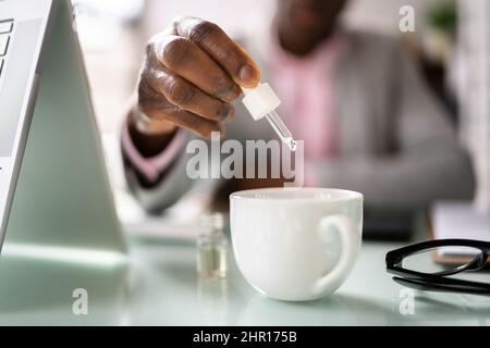 Supplemento di olio di Cannabis e siero di vitamina del CBD Foto Stock