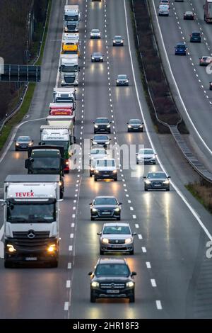 Autobahn A1, bei Gevelsberg, Blick Richtung Südwesten, normale fliessender Verkehr, LKW und PKW, 6 Spuriger Ausbau, NRW, Deutschland, Foto Stock