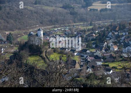 La vista dall'alto della cittadina di Kreuzberg, Altenahr Foto Stock