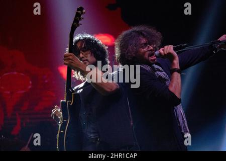 Kolkata, India. 23rd Feb 2022. Il grande ritorno del nome più grande del Bengala nella roccia, il potente Rupam Islam ha condotto i fossili al parco di Nicco Big Lawn (Plaza III). Tuborg Fossils Jhor 2 è un sequel del grande successo Fossils Jhor show tenuto a Nazrul Manch nel 2019. La mania per i biglietti di ritorno poi ha fatto il Manch Nazrul mammoth cadere a corto di posti a sedere. Questa volta, lo spettacolo si terrà dal vivo da sotto il cielo aperto al Big Lawn di Nicco Park, dove 1 piedi quadrati di spazio aperto lac aspettano per accogliere gli appassionati da tutto il Bengala. (Foto di Sudip Chanda/Pacific Press/Sipa USA) Credit: Sipa USA/Alamy Live News Foto Stock