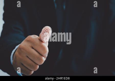 uomo d'affari che mostra i pollici fino a scansionare le impronte digitali. Business online, accesso tramite password per la sicurezza. Concetto di tecnologia. Foto Stock