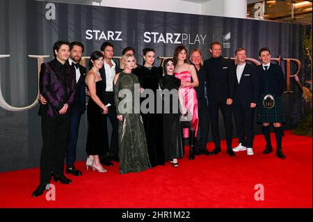 Gli Arrivi alla Stagione “Outlander” i sei costumi Premiere sono esposti al Royal Albert Hall, Londra Regno Unito il 24th 2022 febbraio. Foto Stock