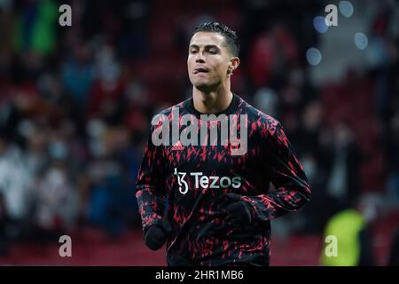 Madrid, Spagna. 23rd Feb 2022. Cristiano Ronaldo del Manchester United ha visto scaldarsi prima del UEFA Champions League Round di sedici partite tra Atletico Madrid e Manchester United al Wanda Metropolitano Stadium. (Foto di Atilano garcia/SOPA Images/Sipa USA) Credit: Sipa USA/Alamy Live News Foto Stock