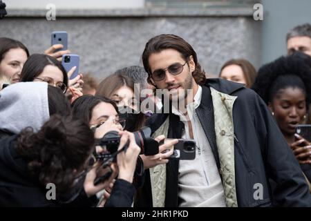 Milano, Italia. 24th Feb 2022. Gianmarco tamberi è visto arrivare alla sfilata Emporio Armani durante la settimana della Moda di Milano Autunno/Inverno 2022/2023 il 24 febbraio 2022 a Milano. Foto: Cinzia Camela. Credit: Independent Photo Agency/Alamy Live News Foto Stock