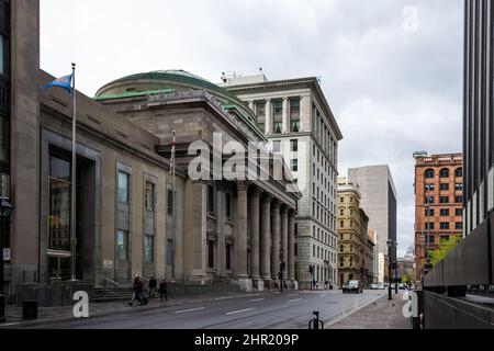 Dettaglio architettonico della sede della Banca di Montreal situato in Saint Jacques Street, di fronte a Place d'Armes, nel quartiere Old Montreal Foto Stock