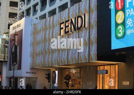 Hong Kong - Febbraio 26 2022: Ammiraglia Fendi a tsim sha tsui. Il retail è debole a hong kong dopo l'inflessione dell'onda 5th Foto Stock