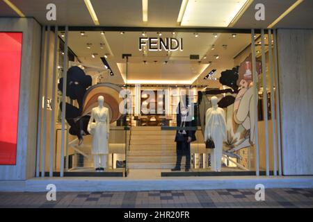 Hong Kong - Febbraio 26 2022: Ammiraglia Fendi a tsim sha tsui. Il retail è debole a hong kong dopo l'inflessione dell'onda 5th Foto Stock