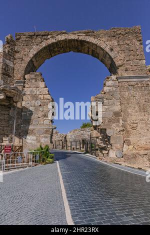 Ingresso alla Fontana Vespasiana in Side, Manavgat, Turchia Foto Stock