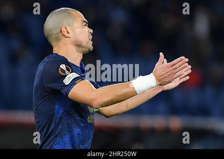 Roma, Italia , 23rd febbraio , 2022 foto da sinistra a destra, Pepe di Porto Durante il calcio Europa League Match SS Lazio / FC Porto Credit: Massimo Insabato/Alamy Live News Foto Stock