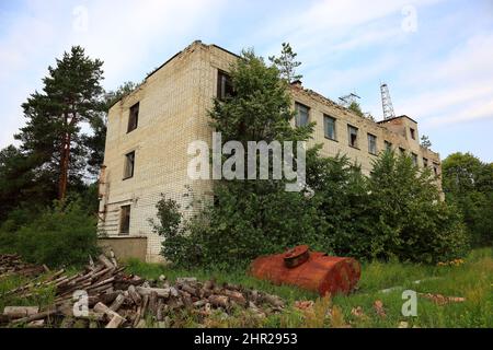 Ucraina, nella zona ristretta e inabitabile di 30 chilometri intorno alla centrale di Chernobyl e al campo di lavoro di Pripyat, edifici nei locali Foto Stock