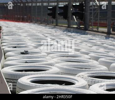 barriera parete pneumatico di protezione da corsa Foto Stock