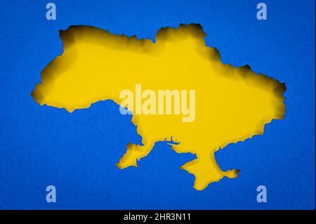 Ucraina mappa silhouette papercut, foto di illustrazione per il supporto in guerra contro la Russia Foto Stock