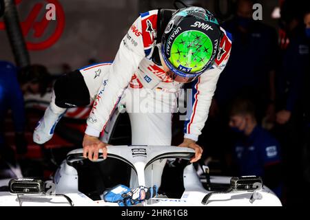 Barcellona, Spagna. 24th Feb 2022. #47 Mick Schumacher (DEU, Uralkali Haas Team F1), F1 Test pre-stagione al Circuit de Barcelona-Catalunya il 24 febbraio 2022 a Barcellona, Spagna. (Foto di ALTO DUE) credito: dpa/Alamy Live News Foto Stock