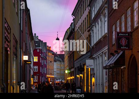 Tramonto nelle strade del centro di Copenhagen, Danimarca Foto Stock