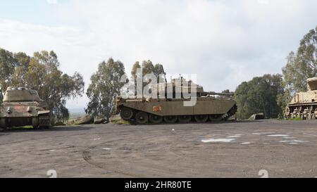 Carri armati in mostra nel 7th brigata serbatoio monumento, Israele. Carri armati usati dalle forze di difesa di Israele. Foto Stock