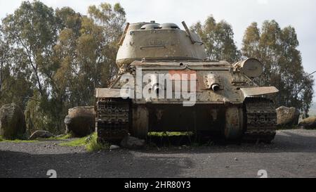 T-34-55 serbatoio siriano modernizzazione di sovietico-fatto T-34-85 in mostra nel 7th brigata serbatoio monumento, Israele. Foto Stock