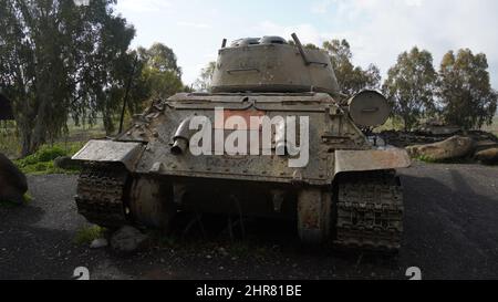 T-34-55 serbatoio siriano modernizzazione di sovietico-fatto T-34-85 in mostra nel 7th brigata serbatoio monumento, Israele. Foto Stock