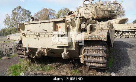 Il Centurion il principale carro armato di battaglia dell'esercito britannico del periodo post-seconda guerra mondiale in mostra nel monumento a brigata del 7th, Israele. Israele, S. Foto Stock