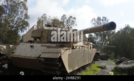 Il Centurion il principale carro armato di battaglia dell'esercito britannico del periodo post-seconda guerra mondiale in mostra nel monumento a brigata del 7th, Israele. Israele, S. Foto Stock