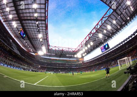 20 febbraio 2022, Milano, Italia: Italia, Milano, febbraio 20 2022: Vista panoramica dello stadio San Siro durante il riscaldamento della partita di calcio FC INTER vs SASSUOLO, Serie A 2021-2022 day26 Stadio San Siro (Credit Image: © Fabrizio Andrea Bertani/Pacific Press via ZUMA Press Wire) Foto Stock