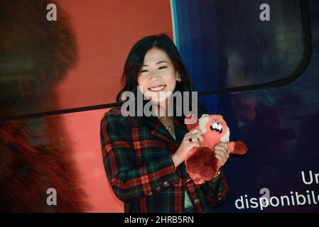 Stazione Termini, Roma, Italia, 25 febbraio 2022, Domee Shi, Direttore durante la presentazione del treno Frecciarossa con grafica dedicata al film d'animazione 'Red' di Disney e Pixar - News Foto Stock