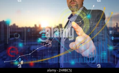 Businessman disegnare grafico di crescita - business planning e strategia Foto Stock