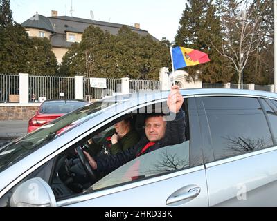 Brno, Repubblica Ceca. 25th Feb 2022. Protesta contro l'invasione russa in Ucraina al di fuori del consolato russo a Brno, Repubblica Ceca, 25 febbraio 2022. Credit: Igor Zehl/CTK Photo/Alamy Live News Foto Stock