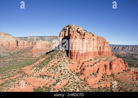 Courthouse Butte vicino a Sedona dalla cima di Bell Rock Foto Stock