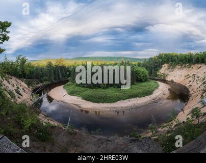 Splendida vista sul Big Bend Lookout in una giornata di sole a Arrowhead Provincial Park, Ontario, Canada Foto Stock