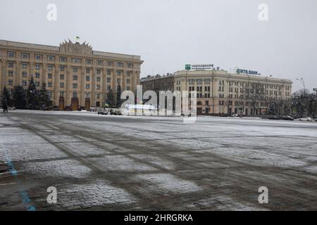 Non esclusiva: KHARKIV, UCRAINA - 25 FEBBRAIO 2022 - una sqaure centrale a Kharkiv, Ucraina nord-orientale Foto Stock