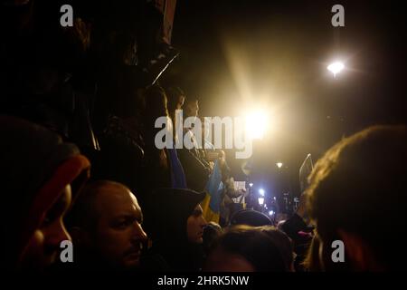 Protesta contro l'invasione russa dell'Ucraina, Whitehall, vicino Downing Street, Londra, Regno Unito, 25 febbraio 2022 Foto Stock