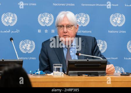 New York, Stati Uniti. 25th Feb 2022. Martin Griffiths, Sottosegretario Generale per gli Affari umanitari e il Soccorso d'emergenza, ha presentato una breve conferenza stampa durante il briefing del portavoce del Segretario Generale presso la sede dell'ONU (Credit Image: © Lev Radin/Pacific Press via ZUMA Press Wire) Credit: ZUMA Press, Inc./Alamy Live News Foto Stock