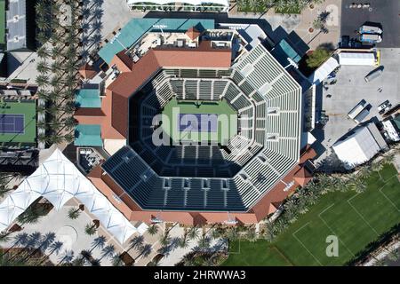 Una vista aerea dello Stadio 2 presso l'Indian Wells Tennis Garden, venerdì 25 febbraio 2022, a Indian Wells, California la struttura è il sito del BNP pari Foto Stock