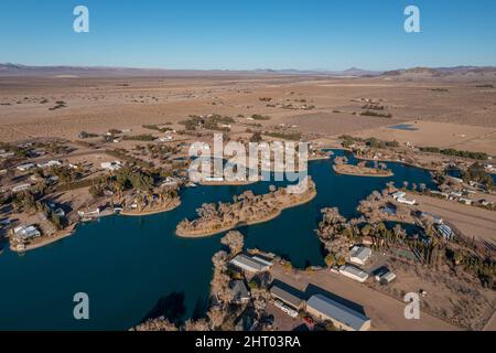 Un lago privato lungo il fiume Mojave Foto Stock