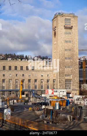 Stoccarda, Germania - 06 gennaio 2022: Progetto ferroviario di cantiere Stoccarda 21 nella città. Edificio principale della stazione. Foto Stock