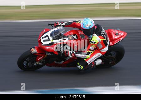 Phillip Island, Australia. 26th Feb 2022. PHILLIP ISLAND, AUSTRALIA - 26 FEBBRAIO: Troy Herfoss guida la sua Honda CBR1000SP 1000 corsa per la Penrite Honda Racing durante le qualificazioni per la gara uno per le Superbike Australiane come parte del mi-bike Motorcycle Insurance Australian Superbike Championship il 26 FEBBRAIO 2022 a Phillip Island, Australia. Image Credit: brett keating/Alamy Live News Credit: brett keating/Alamy Live News Foto Stock