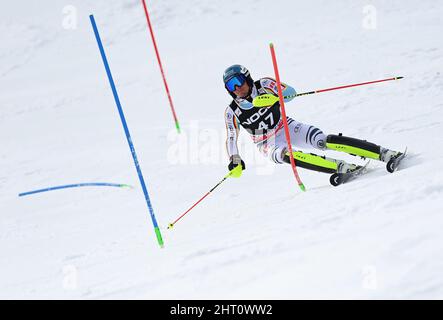 Garmisch Partenkirchen, Germania. 26th Feb 2022. Sci alpino: Coppa del mondo, slalom, uomini, 1st run. Alexander Schmid dalla Germania in azione. Credit: Angelika Warmuth/dpa/Alamy Live News Foto Stock