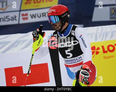 Garmisch Partenkirchen, Germania. 26th Feb 2022. Sci alpino: Coppa del mondo, slalom, uomini, 1st run. Loic Meillard dalla Svizzera è al traguardo. Credit: Angelika Warmuth/dpa/Alamy Live News Foto Stock