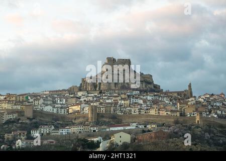 Vista della città medievale di Morella, in provincia di Castellon, Spagna Foto Stock