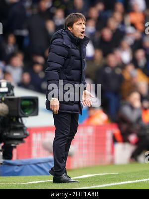 Antonio Conte, il manager di Tottenham Hotspur, è in prima linea durante la partita della Premier League a Elland Road, Leeds. Data foto: Sabato 26 febbraio 2022. Foto Stock