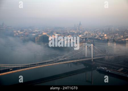 Veduta aerea del ponte Elisabetta a Budapest Foto Stock