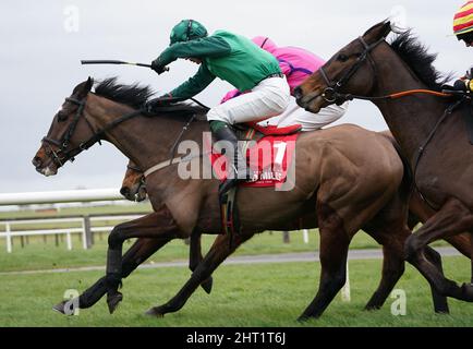 Domenica tranquilla cavalcata da James Joseph Slevin prima di andare a vincere il Connolly's RED MILLS Irish EBF Auction Maiden Hurdle all'ippodromo Fairyhouse. Data foto: Sabato 26 febbraio 2022. Foto Stock