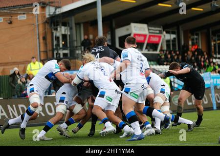 Newcastle, Regno Unito. 26th Feb 2022. NEWCASTLE UPON TYNE, REGNO UNITO. FEB 26TH. I giocatori di Falcons guidano per la fila durante la partita Gallagher Premiership tra Newcastle Falcons e Bath Rugby a Kingston Park, Newcastle sabato 26th febbraio 2022. (Credit: Chris Lishman | MI News) Credit: MI News & Sport /Alamy Live News Foto Stock