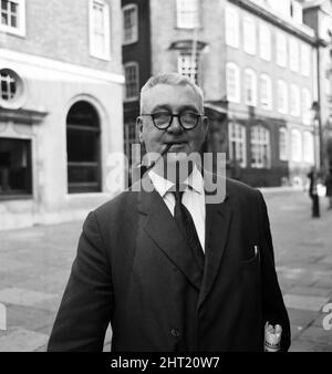 Quasi quattro anni al giorno in cui il dipinto di Goya del Duca di Wellington è stato rubato dalla National Gallery, è andato in mostra - a Bow Street Court oggi, quando Kempton Bunton (nella foto) un conducente disoccupato di 61 anni, è stato accusato di furto. 17th agosto 1965. Foto Stock