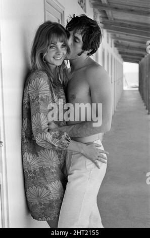 Jean Shrimpton e Terence Stamp in Italia. Agosto 1966. Foto Stock