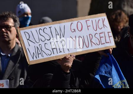 Scene delle proteste contro l'invasione russa dell'Ucraina a Londra il 26 2022 febbraio, dove migliaia di persone si sono rivelate solidali con l'Ucraina Foto Stock