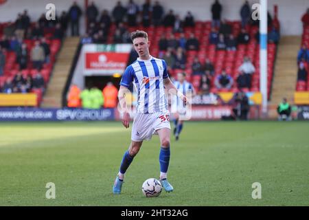 WALSALL, REGNO UNITO. FEB 26TH. Joe White di Hartlepool si unì durante la partita della Sky Bet League 2 tra Walsall e Hartlepool Uniti al Banks' Stadium di Walsall sabato 26th febbraio 2022. (Credit: James Holyoak | MI News) Credit: MI News & Sport /Alamy Live News Foto Stock